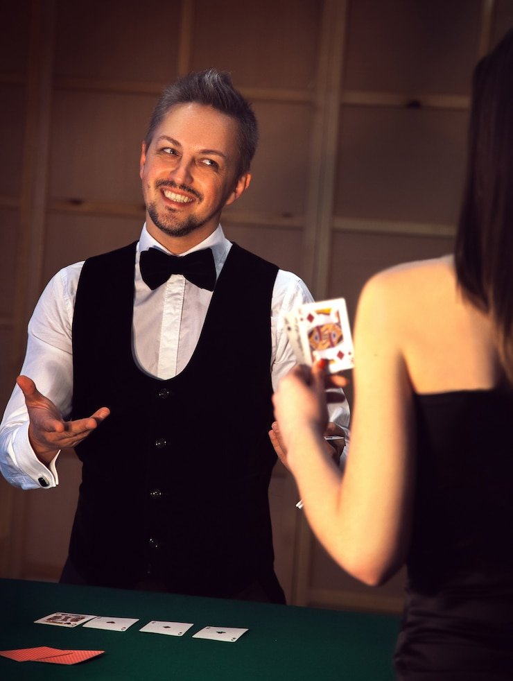 melate Dealers en español que reparten en tiempo real cada noche